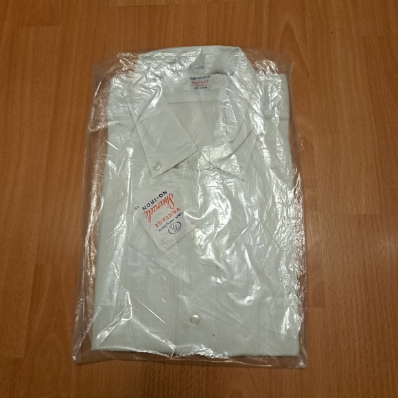 Vintage Van Heusen dress shirt - Picture 1 of 3